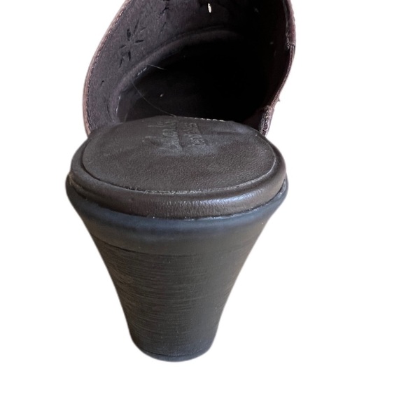 CLARKS BENDABLES BROWN LEATHER FLORAL TRIM MULES.  Size 6.5 excellent condition. - Picture 3 of 7